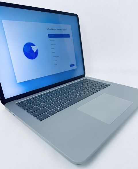 Microsoft Surface Laptop Studio 14.4″ i7 16GB 512GB RTX 3050Ti – Battery Issue