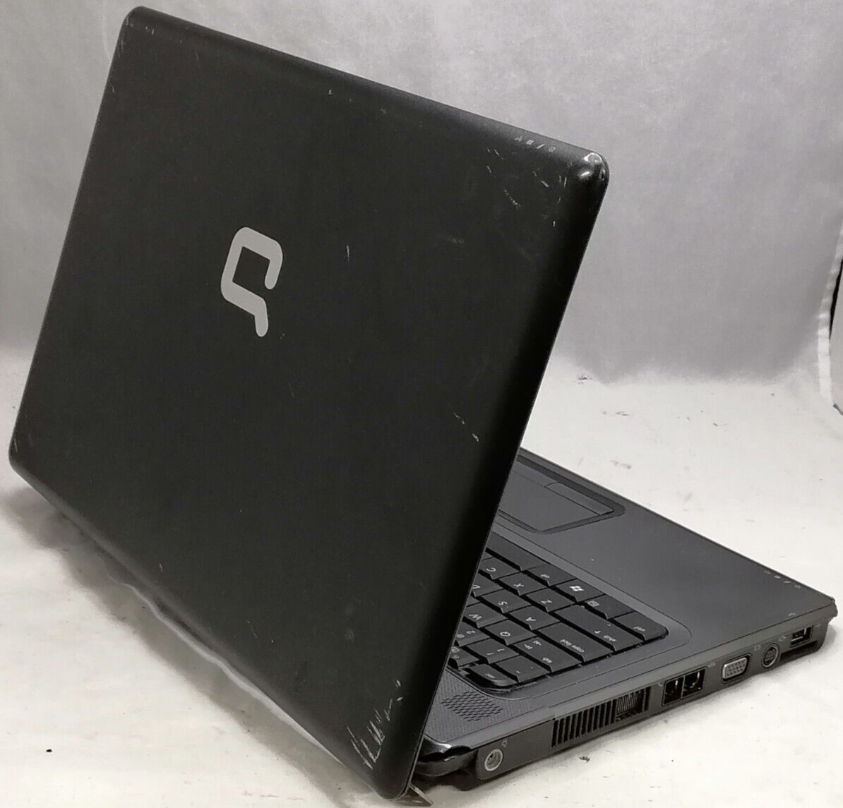 FOR PARTS HP 15.4″ Compaq Presario C700 (Pentium T2310/1.46 GHz/NO RAM/NO HDD)