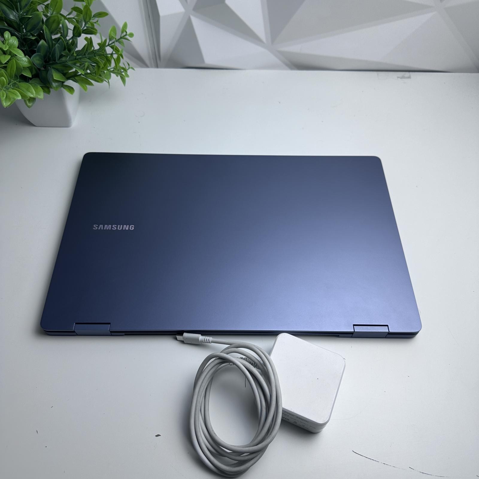 Samsung Galaxy Book4 360 Laptop, 14″, Intel Ultra 7, 16GB, 512GB *Crack Screen*