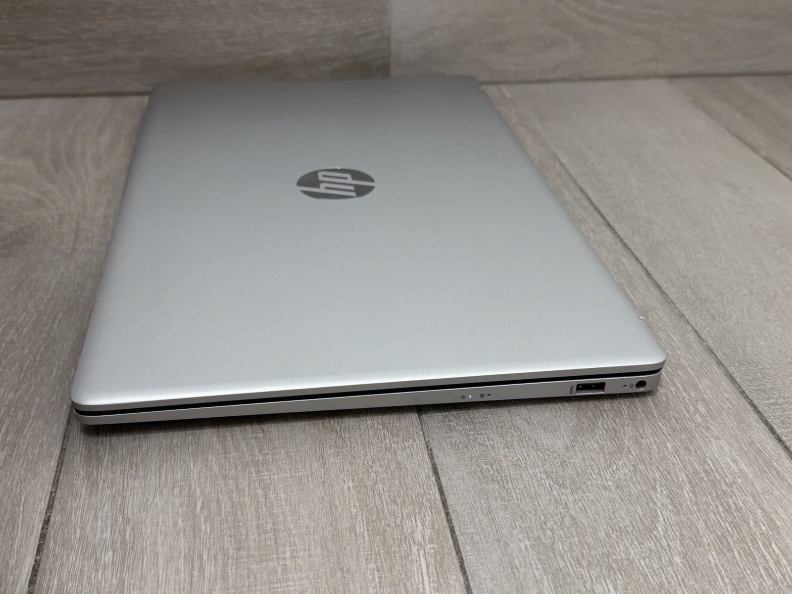 HP Laptop 17-CP2025DX 17″ FHD AMD Ryzen 5-7520U 8GB RAM 512GB NVMe Win-11