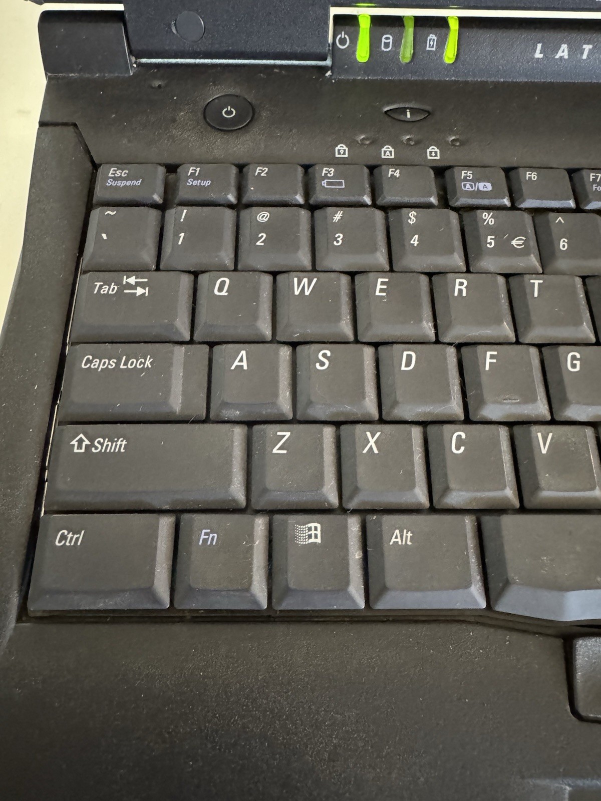 Dell Latitude C800 Laptop Pentium III 850Mhz 256MB 20GB 15″ Windows 2000 Working