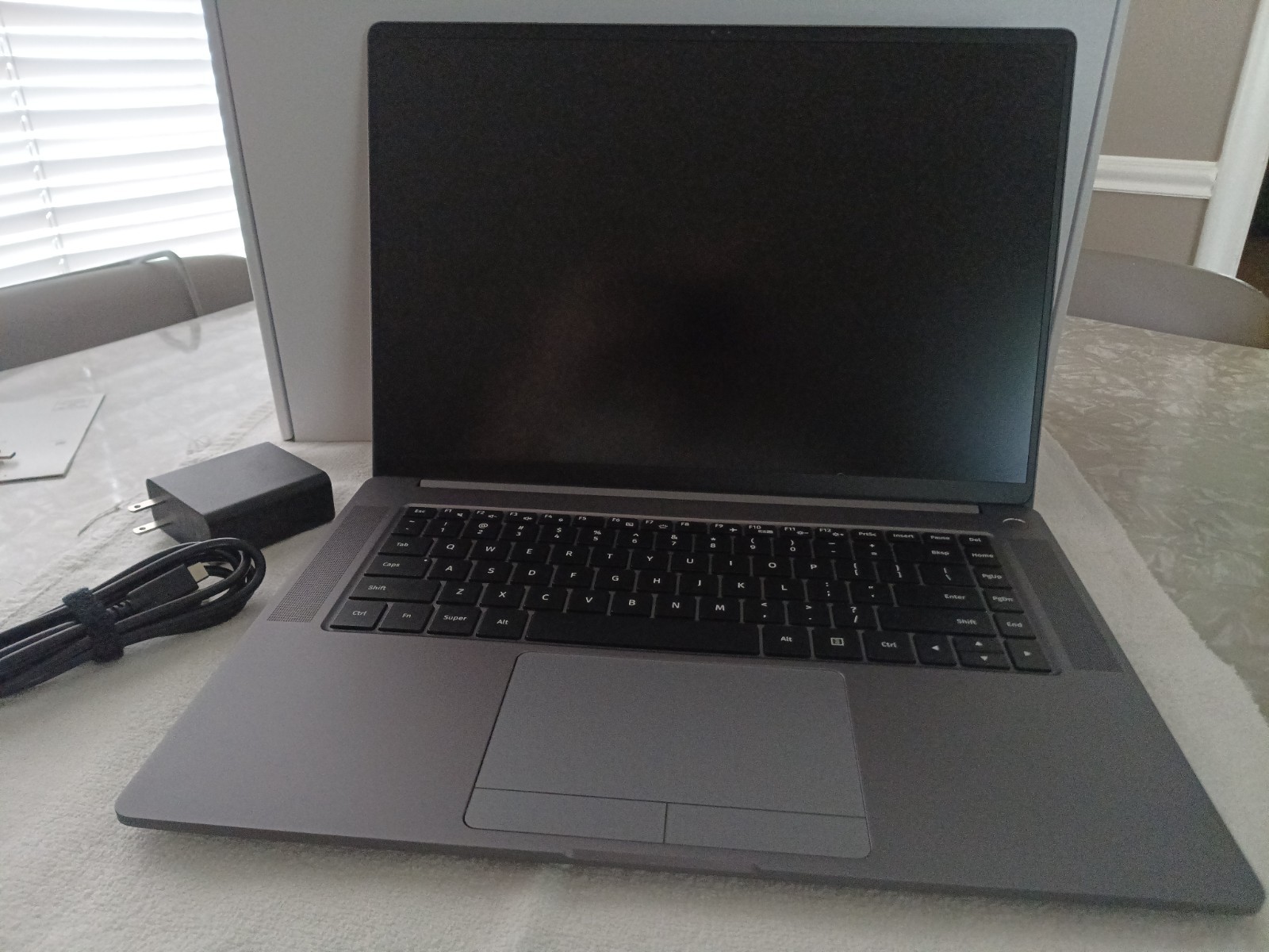 System76 Pangolin Laptop 16″, AMD Ryzen 9-8945HS, 32GB RAM, 1TB SSD, Mint Cond!!