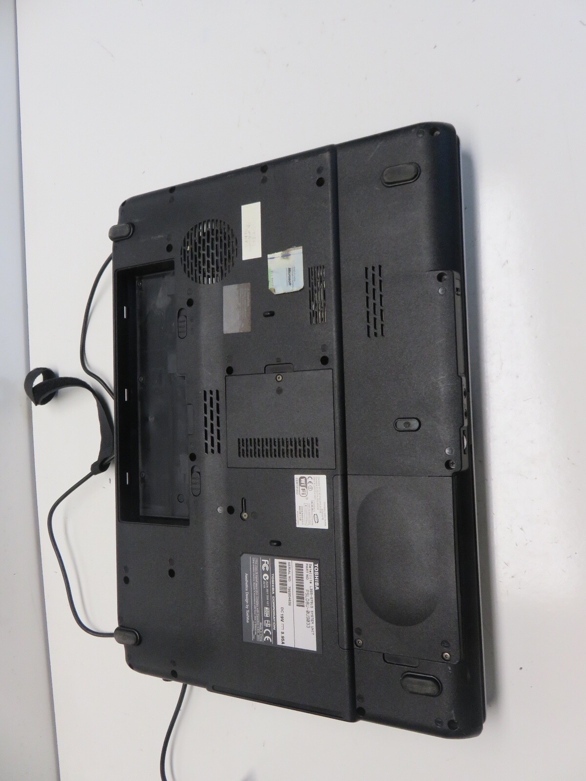 Toshiba Satellite L355-S7915 Intel Celeron 900 2.2 GHz 1 GB NO HDD No Batt