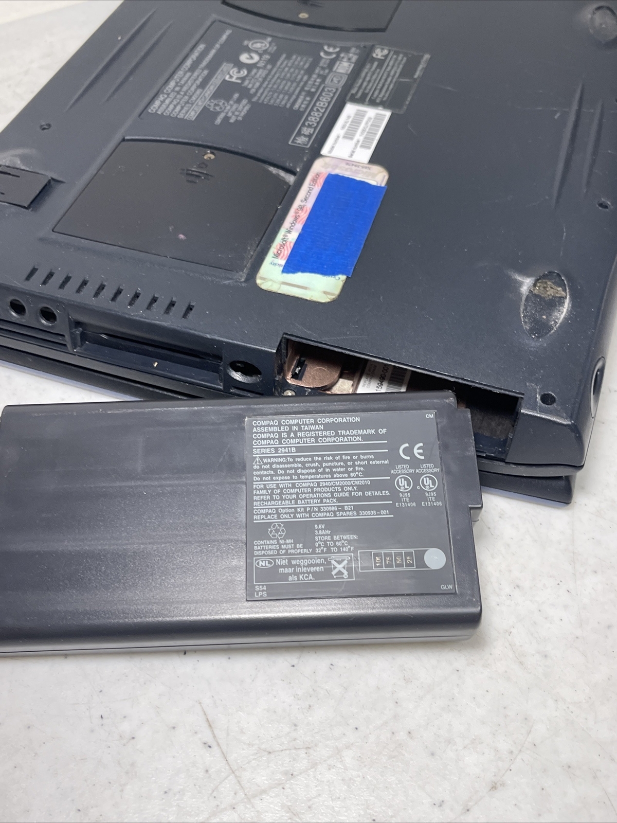 Rare Vintage Compaq Presario 1600 Laptop Pentium II 300MHz – AS-IS, UNTESTED