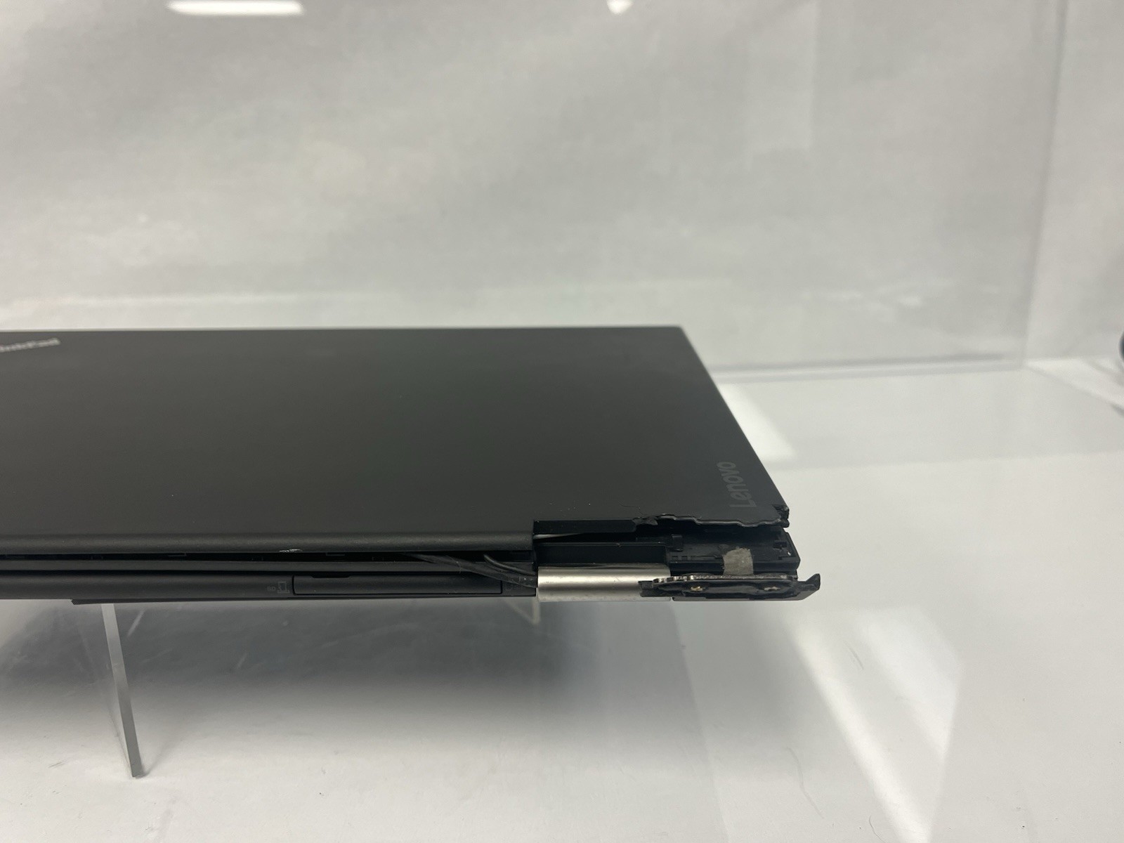 Lenovo X1 Yoga 2nd Gen i7-7600U 2.80GHz 8GB RAM NO SSD NO OS