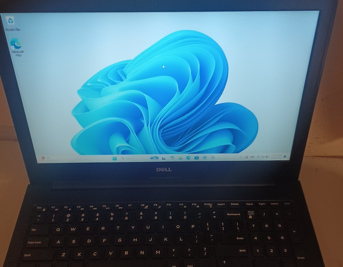 PURPLE LIGHT GAMING DELL 15.6″ Core i3 2.0GHz,12G RAM 256G SSD Win11,CAM