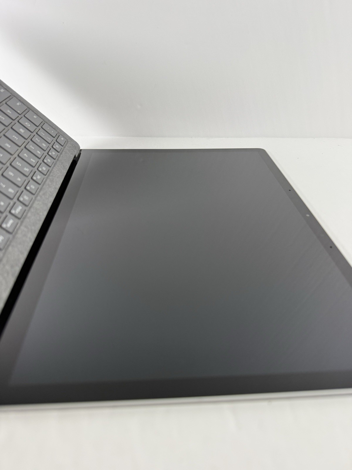 Microsoft Surface Laptop 5 13.5” 1950 Intel Core i7-1265U 16GB RAM 512GB NVME