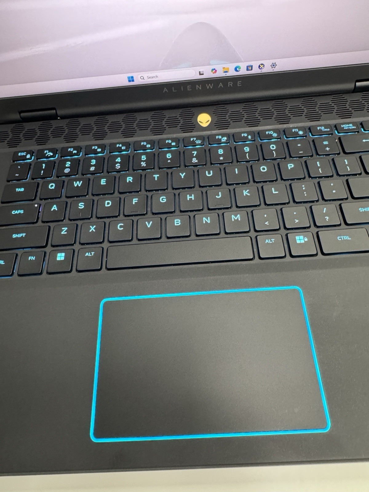Dell Alienware M16 R2 QHD+ 240Hz 3.8 GHz Ultra 7 155H 16GB 1TB SSD RTX 4070 Good