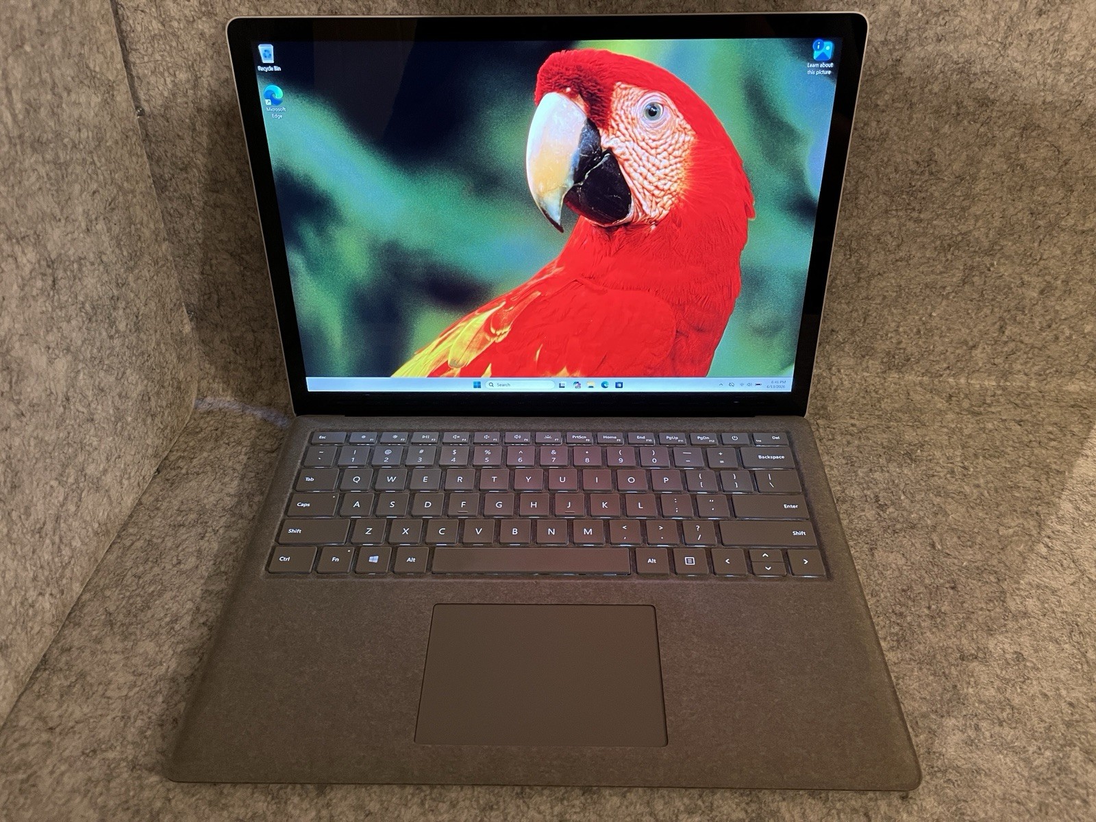 Microsoft Surface Laptop 2 i7-8650U @ 1.90GHz 16GB 512GB SSD Touch screen W-11 P