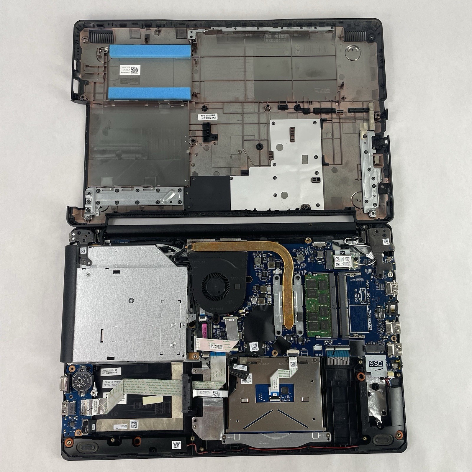 Dell Vostro 3590 15.6″ i5-10210U 1.60 GHz 8 GB RAM No SSD No OS No Battery
