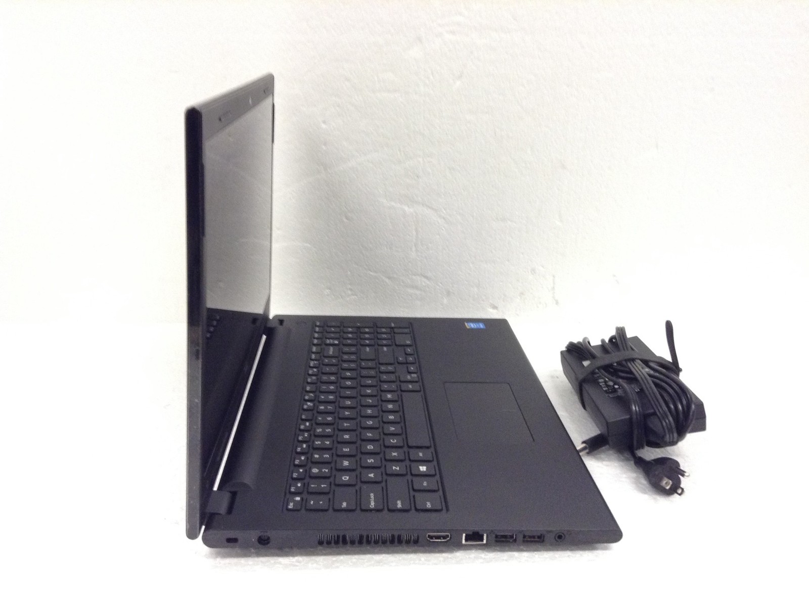 Dell Inspiron 15-3543 i3-5005U 2.0GHz Laptop 15.6″ w/4GB, DVD+RW, READ