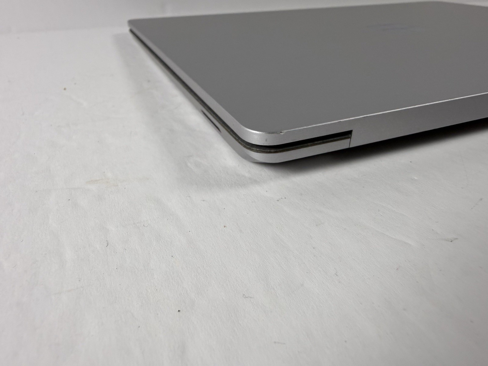 Microsoft Surface Laptop 5 13.5” 1950 Intel Core i7-1265U 16GB RAM 512GB NVME