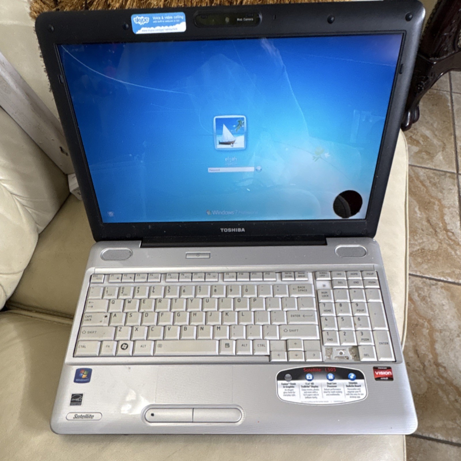 Toshiba Satellite L505 Dual Core 15.6″ Laptop Windows 7 Silver/Black Webcam