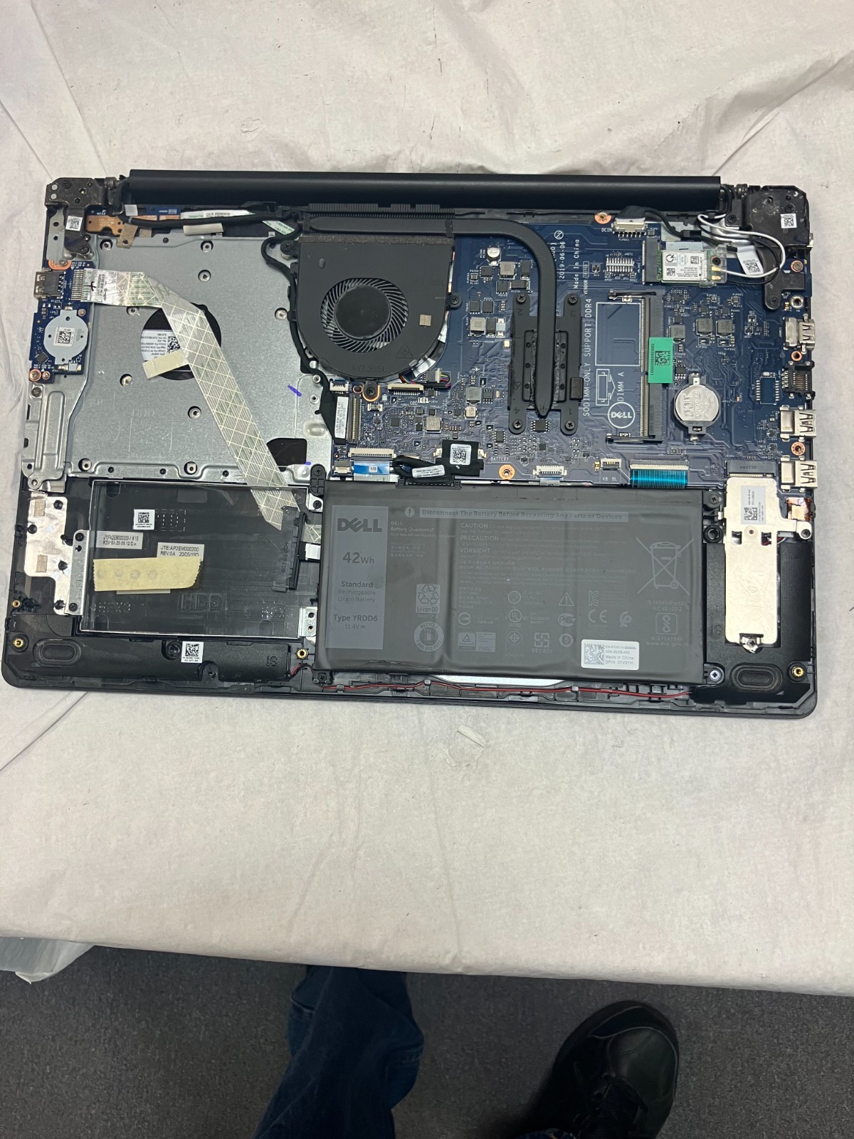 Dell Inspiron 3595 15.6″ AMD A9-9425 Radeon R5 no SSD no Ram FOR PARTS