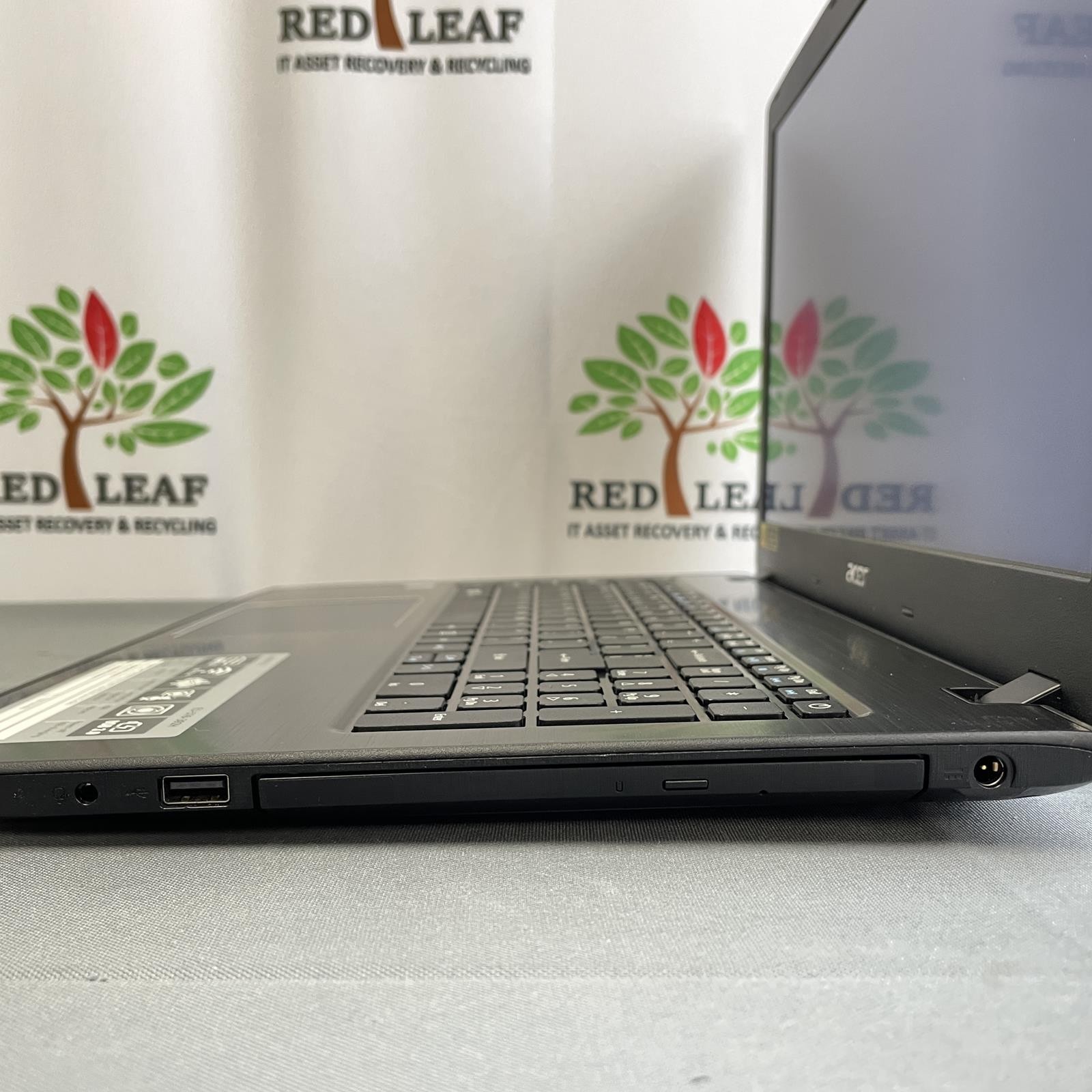 Acer Aspire E15 E5-576 15.6 in FHD, Core i3-8130U, 6 GB, 1TB HDD | Grade B/C