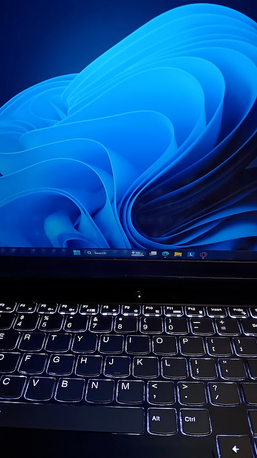 Lenovo IdeaPad Gaming 3 (AMD Ryzen 5 6600H, RTX 3050) Including Redragon Mouse