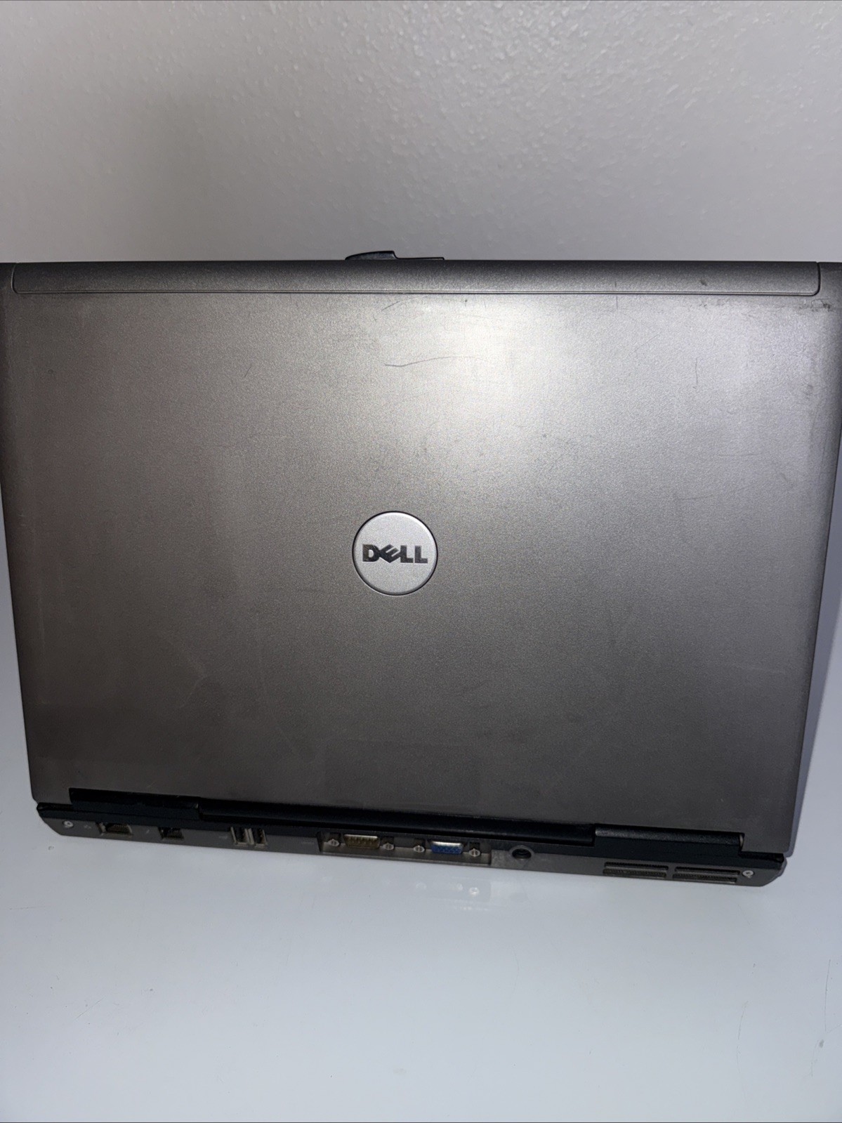 Dell Latitude D630 Laptop Intel Core, 2.5GB RAM , 80GB HDD Win XP BATTERY ISSUE