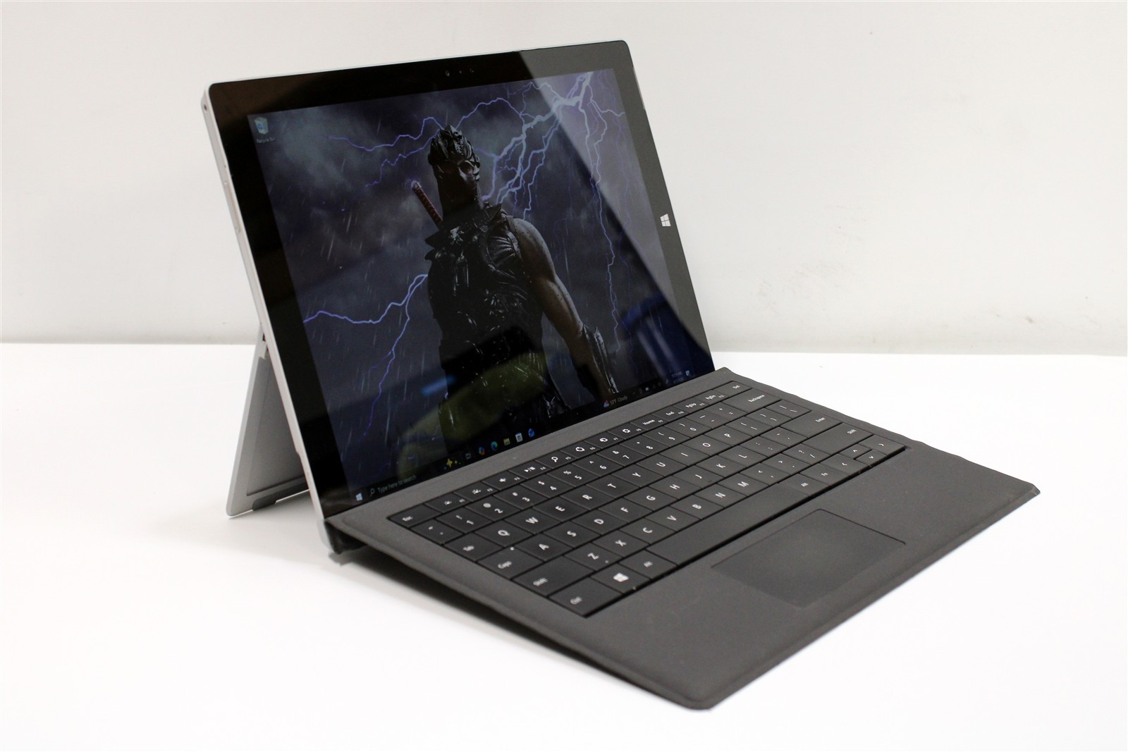 Microsoft Surface Pro 3 12″ i5-4300U 1.90GHz 4GB RAM 128GB SSD Windows 10 Pro