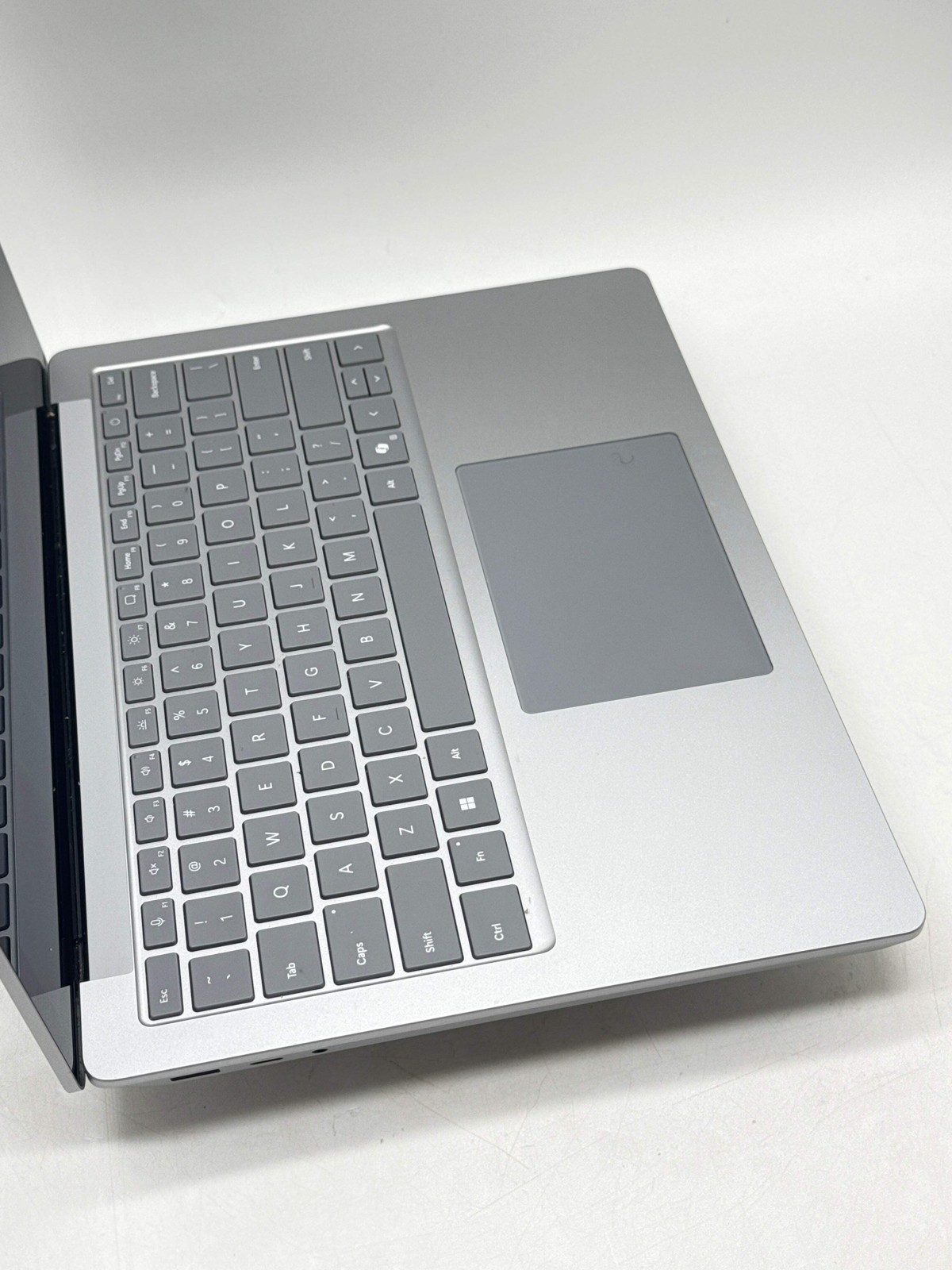 Microsoft Surface Laptop 6 13.5″ Core Ultra 5 135H 8GB 256GB SSD Used