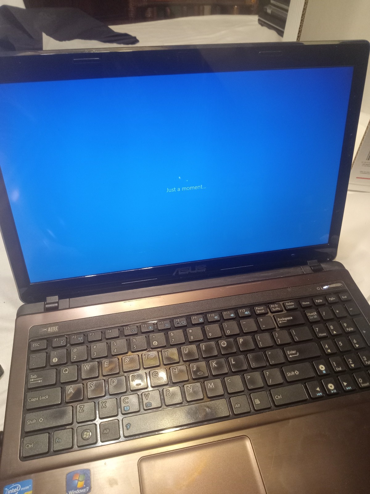 Asus X53E-RH52 Intel i5-2450M 2.5GHz 6 GB – Needs repair, working, please read