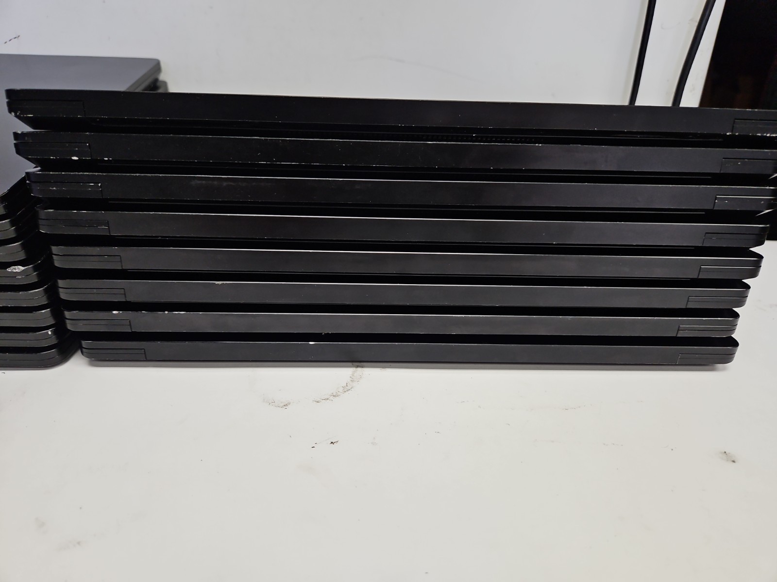 Lot of (16) Microsoft A1951 / A1868 Surface Laptops for Parts – Non Working