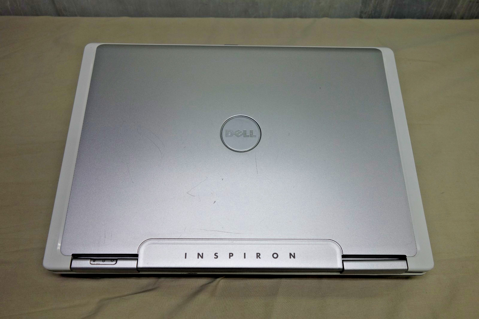 Inspiron 6400 15.4in Core 2 Duo 2 GHz 6G ram no HDD no charger for parts repair
