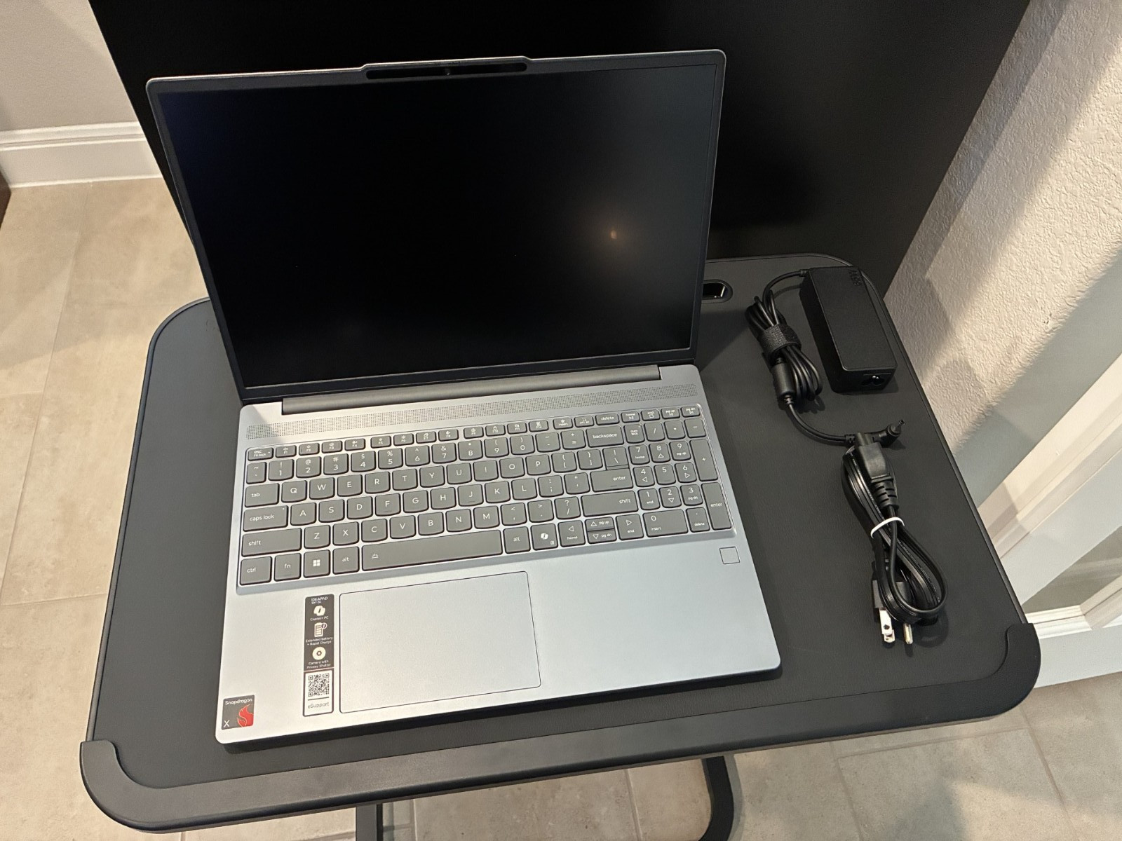 Lenovo IdeaPad Slim 3x 15Q8X10 15.3″ Snapdragon X 8-Core 16GB RAM 512GB Wi-Fi 7