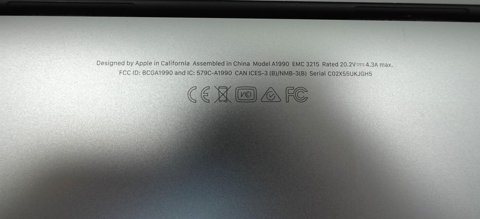 Apple MacBook Pro 2018 A1990 15.4″ Retina i7-8750H 32GB 256GB SSD Laptop