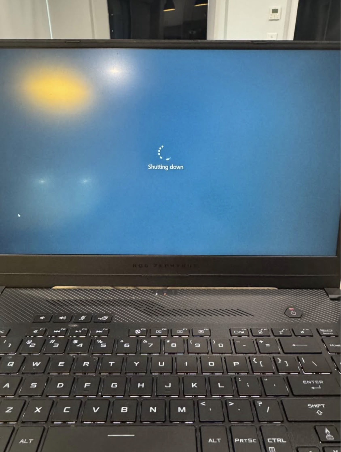 ASUS ROG Zephyrus G15 GA502D Ryzen 7 3750H 16GB RAM 512GB SSD GTX 1660 Ti Max-Q