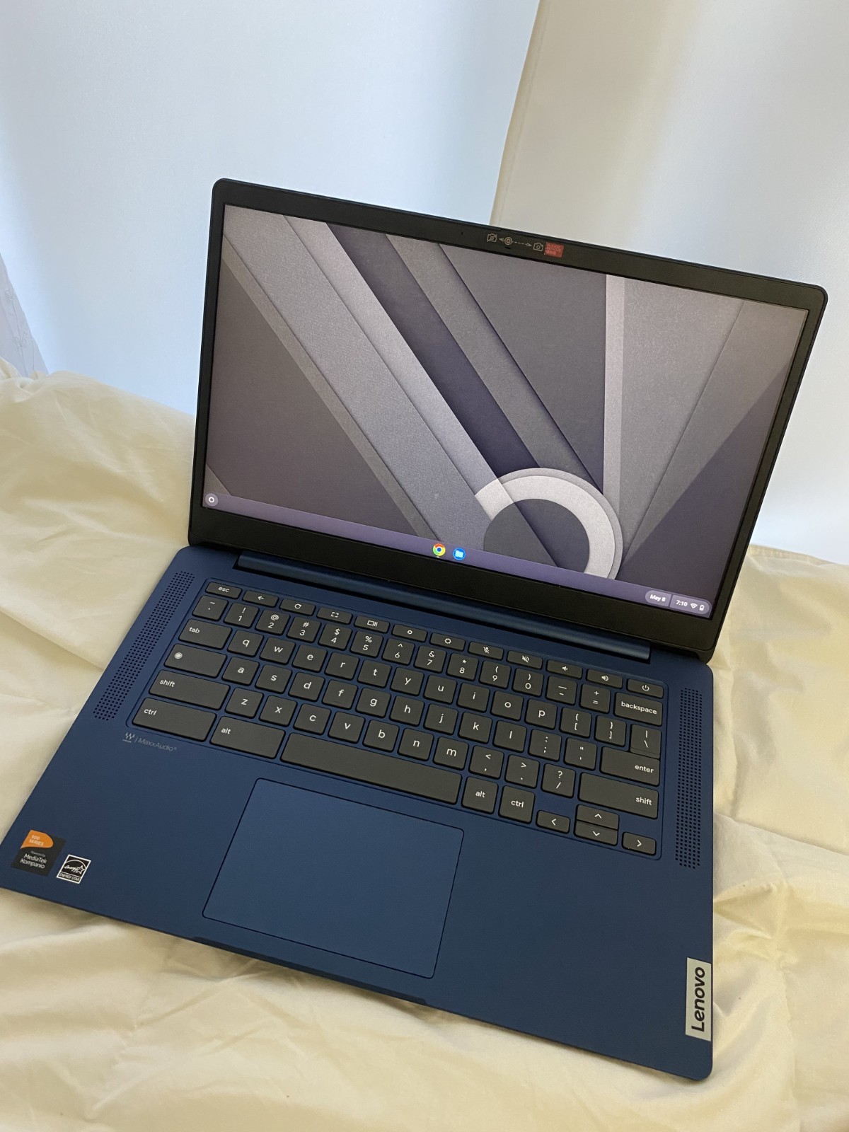 Lenovo IdeaPad Slim 3 Chromebook Laptop – 14″ Full HD Touchscreen Laptop