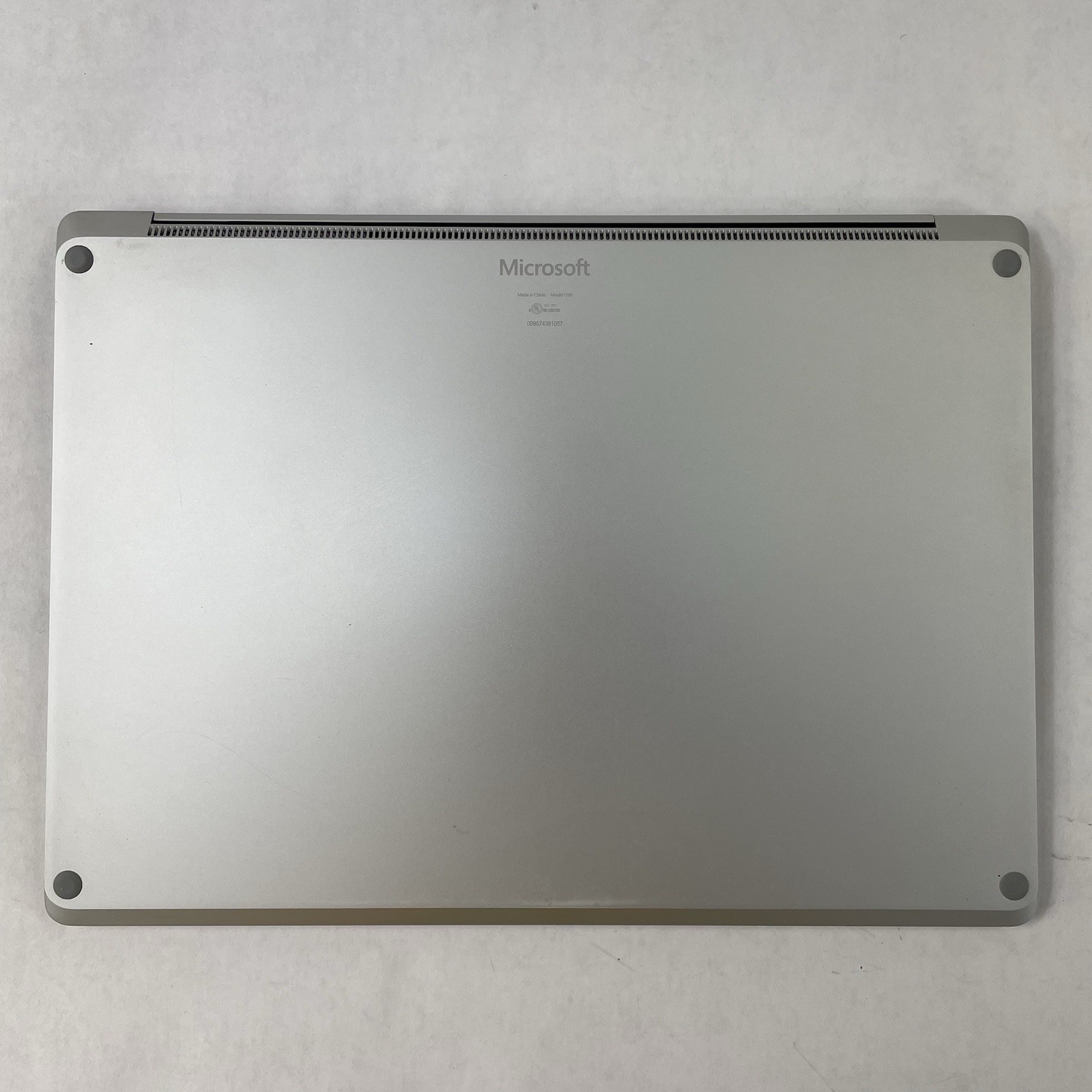 Microsoft Surface Laptop 13.3″ i5-7200U 2.50 GHz 8 GB RAM 256 GB SSD Windows 11