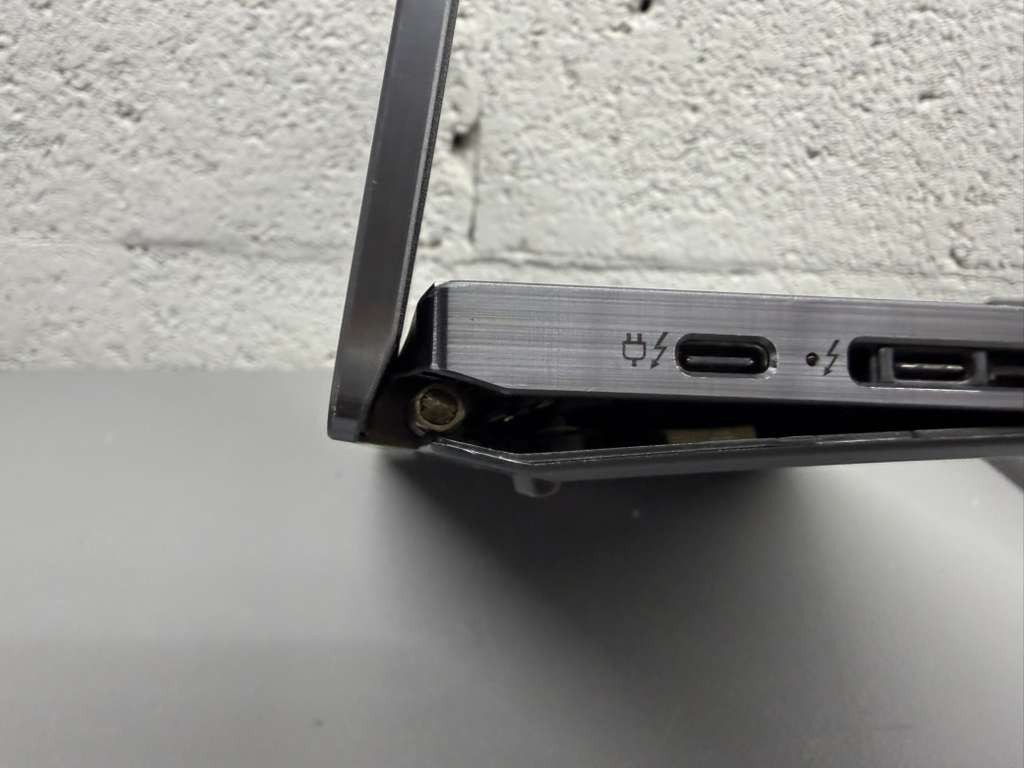 Lenovo ThinkPad T14s G2 Laptop i5-1135G7 – HINGE DAMAGE