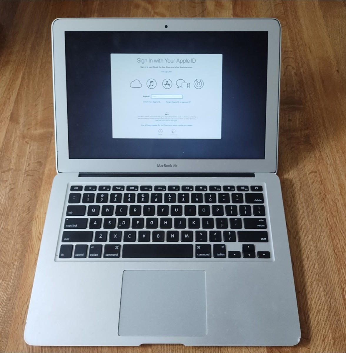 Apple MacBook Air 13” A1466 – 8GB RAM / 256GB SSD – Fresh macOS Catalina Install