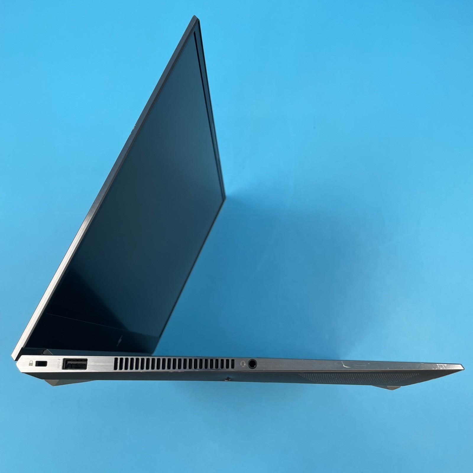 HP ZBook Studio G8 | i7-11850H | 32GB RAM | 256GB SSD | A2000 | WIN 11 PRO | 89%
