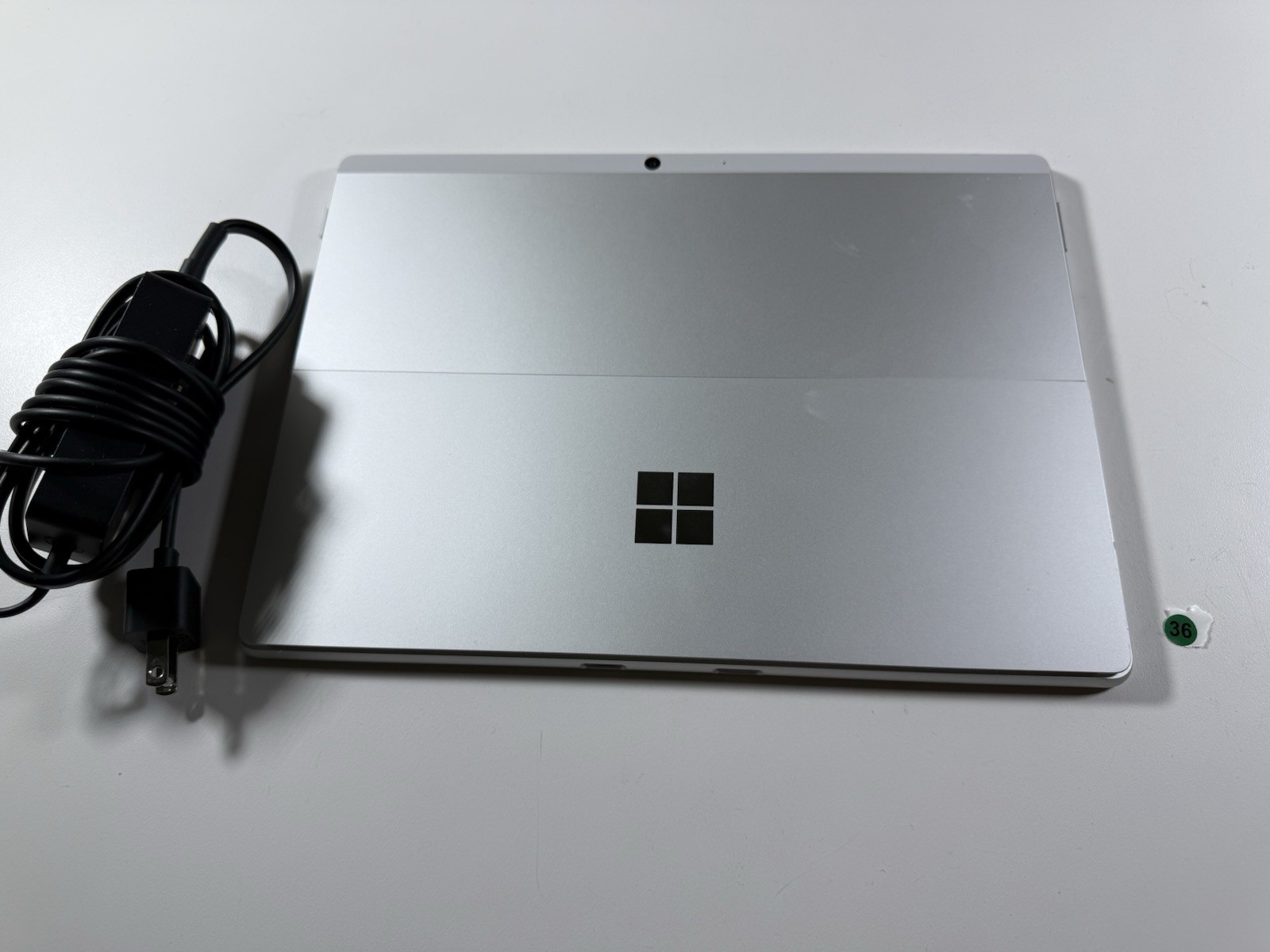 Microsoft Surface Pro 8 (1982) i5-1145G7 – 16GB RAM – 256GB 120Hz – Win 11 Pro