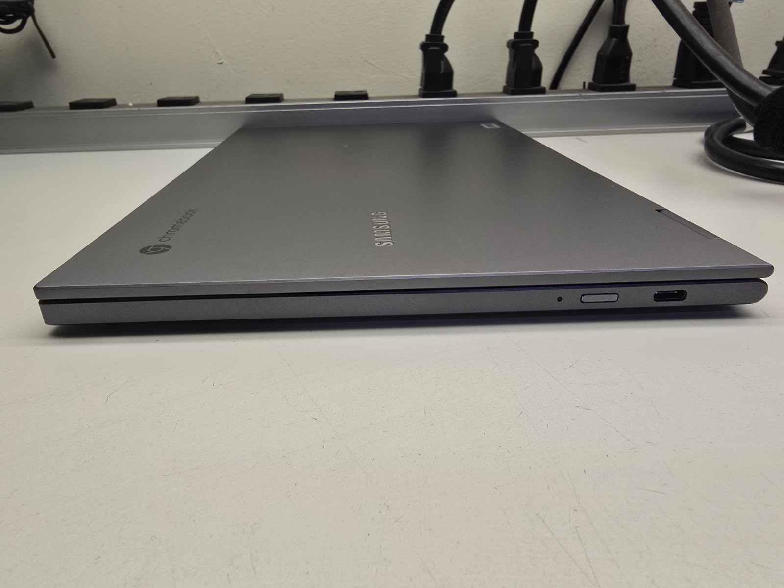 Samsung Galaxy Chromebook XE530QDA 13.3 i3 10110U 8GB 128GB Touch Screen – Gray