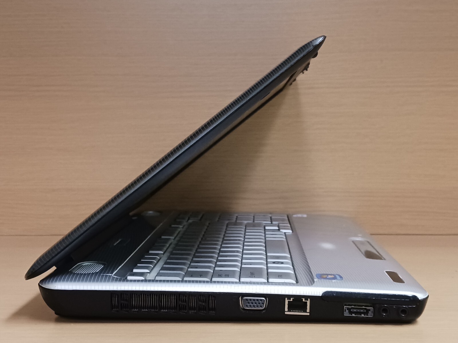 Toshiba Satellite L505-ES5018 Laptop Intel CPU 300 GB HD 8 GB RAM Win 7 FPONW