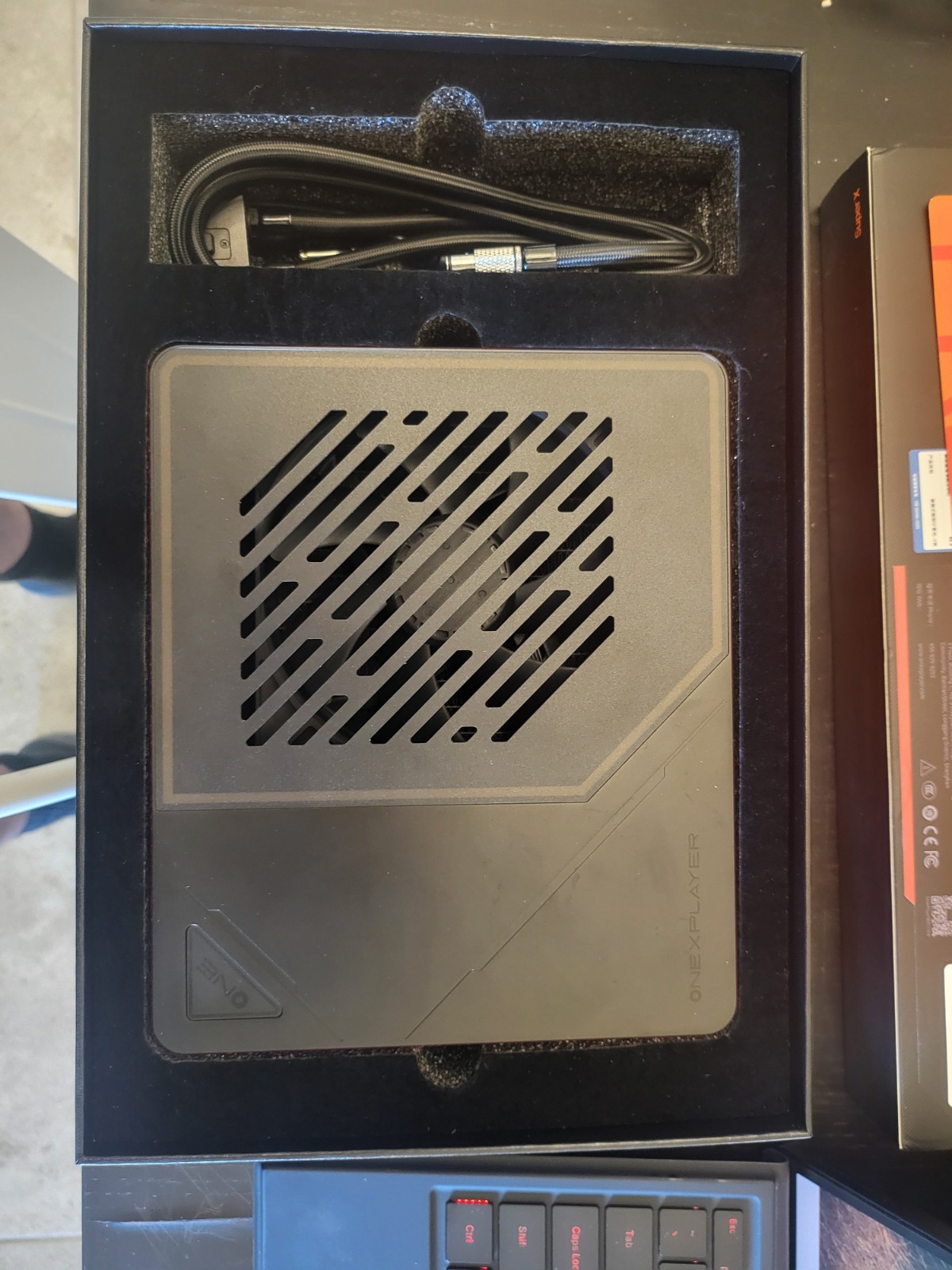 OneXPlayer Super X 14″AMD AI MAX+ 395 Laptop + Tablet 2-in-1 64GB+1TB Water cool