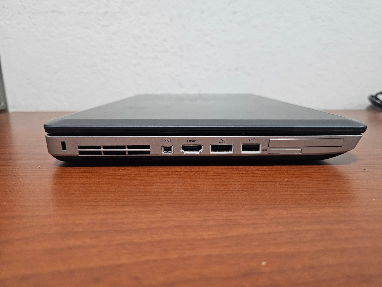DELL Latitude E5520 Laptop (15.6″, i3-2350M, 2 GB/No SSD, No OS) – READ!
