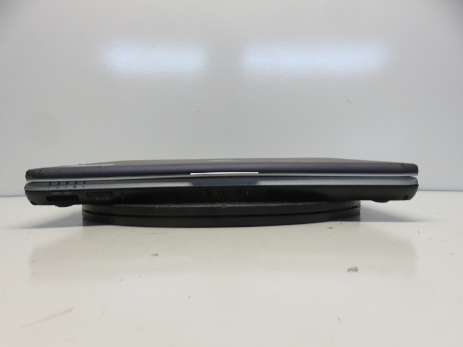 Dell Inspiron 1420 Intel Core 2 Duo 06FD 1.83GHz 3 GB NO HDD No Batt