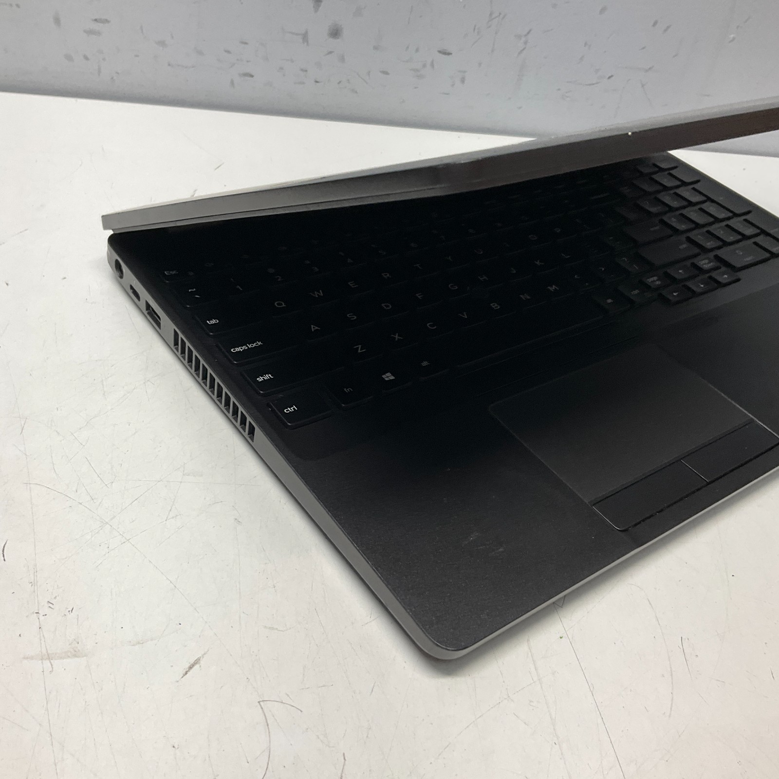 Dell Latitude 5500 15” i5-8265U Laptop FOR PARTS ONLY BROKEN LCD AS IS