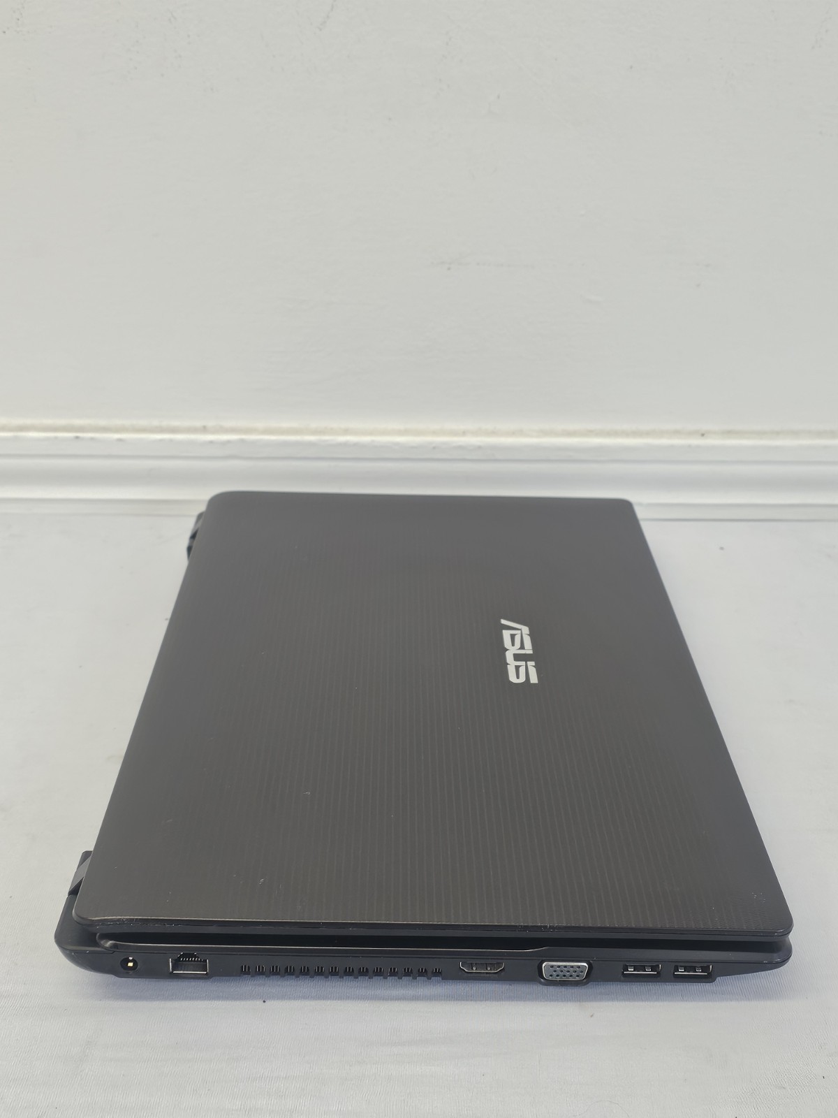 ASUS A53U Laptop – AMD Brazus C60 – 6GB RAM – 500GB HDD – NO BATT – Windows 10