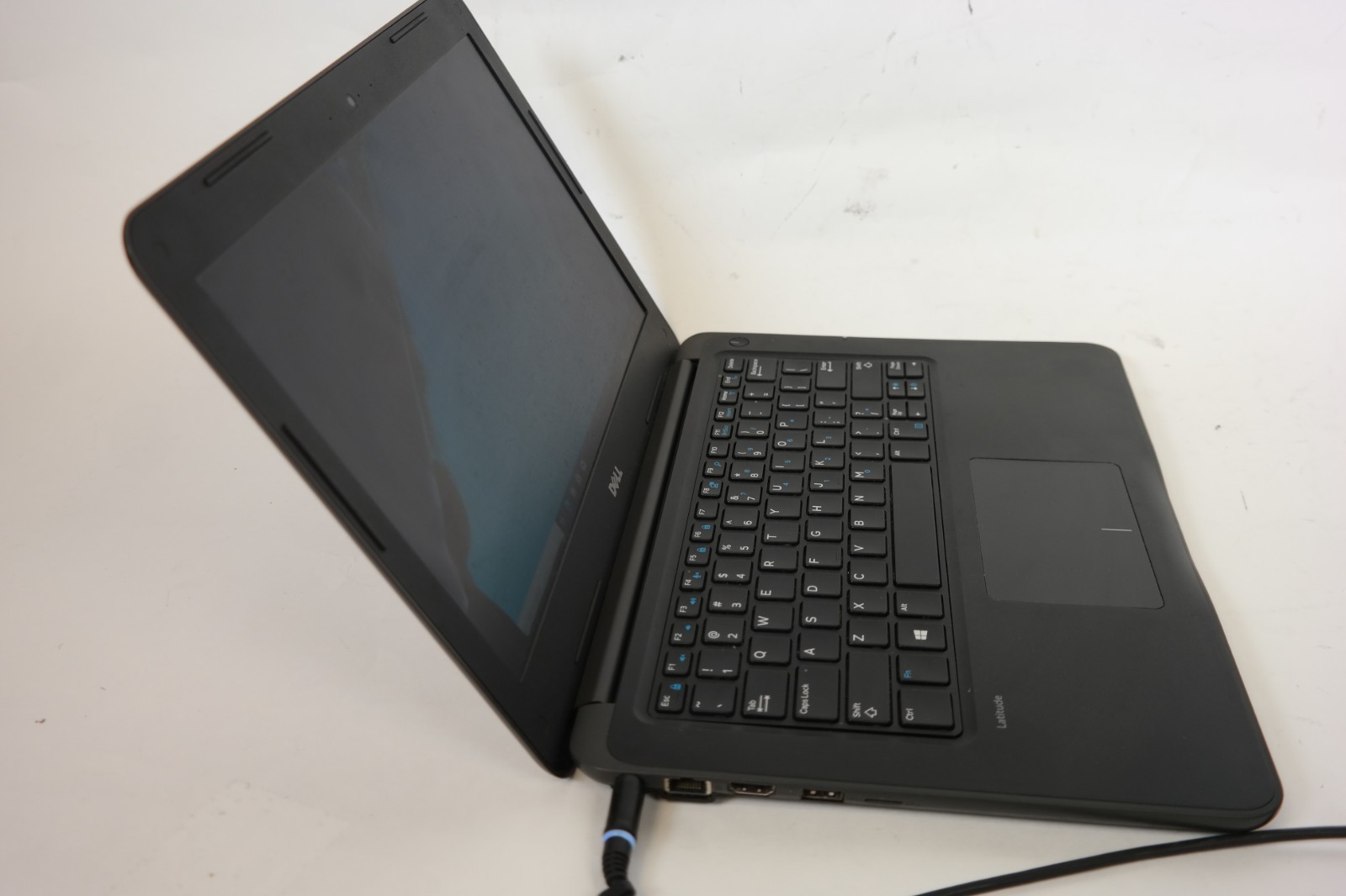 Dell Latitude 3380- i3/4GB RAM/120GB HDD/Cracked Screen/Bad Battery /windows 10