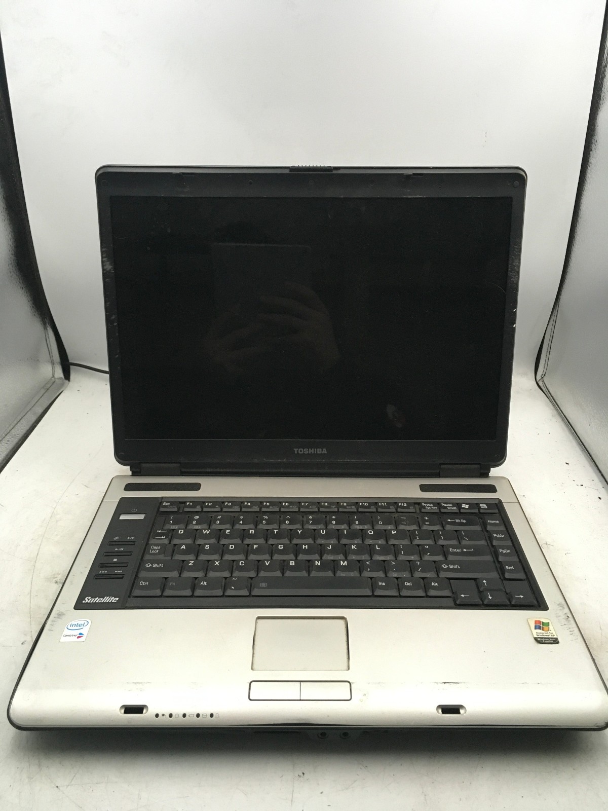TOSHIBA SATELLITE A105 S4054 – FOR PARTS – INTEL CENTRINO – 512MB RAM – READ -BB