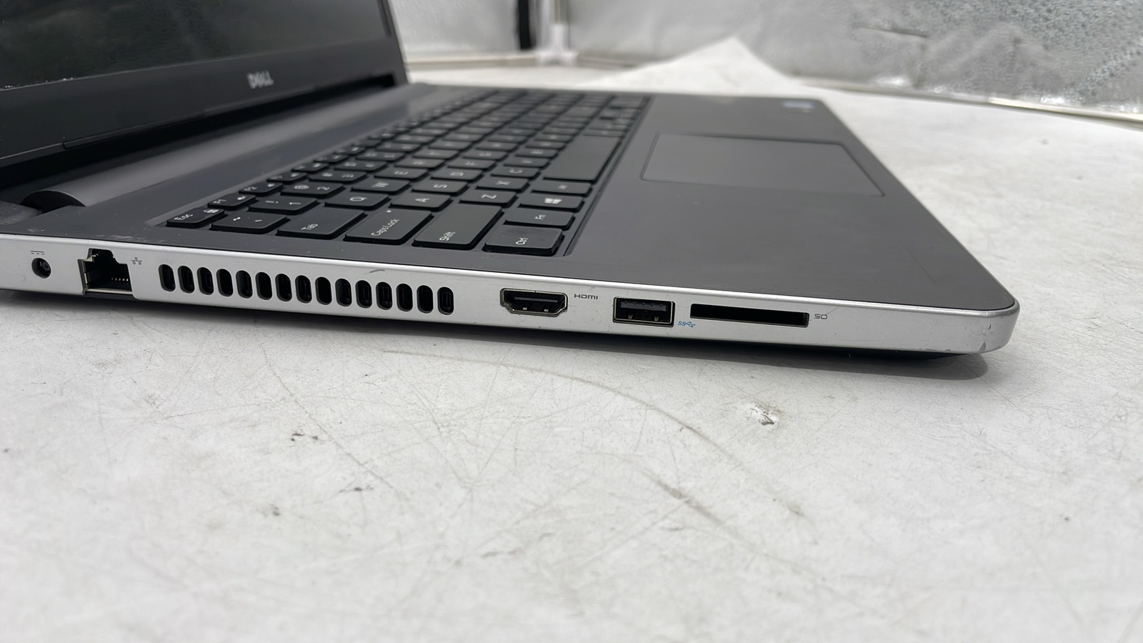 Dell 15.6″ Intel Core i7 AMD Radeon Graphics Laptop 66MYDC2 For Parts Or Repair