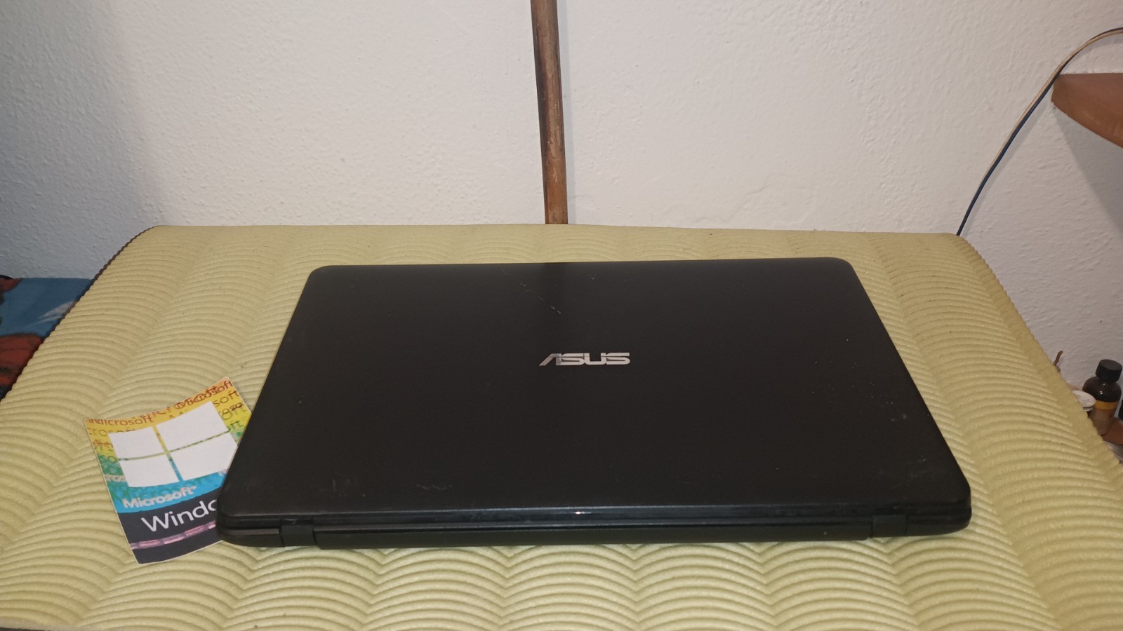 ASUS R752L i3-4030U 8gb 128GB SSD M2 17.3″ 1600×900 nvidia 820m 2gb windows 11