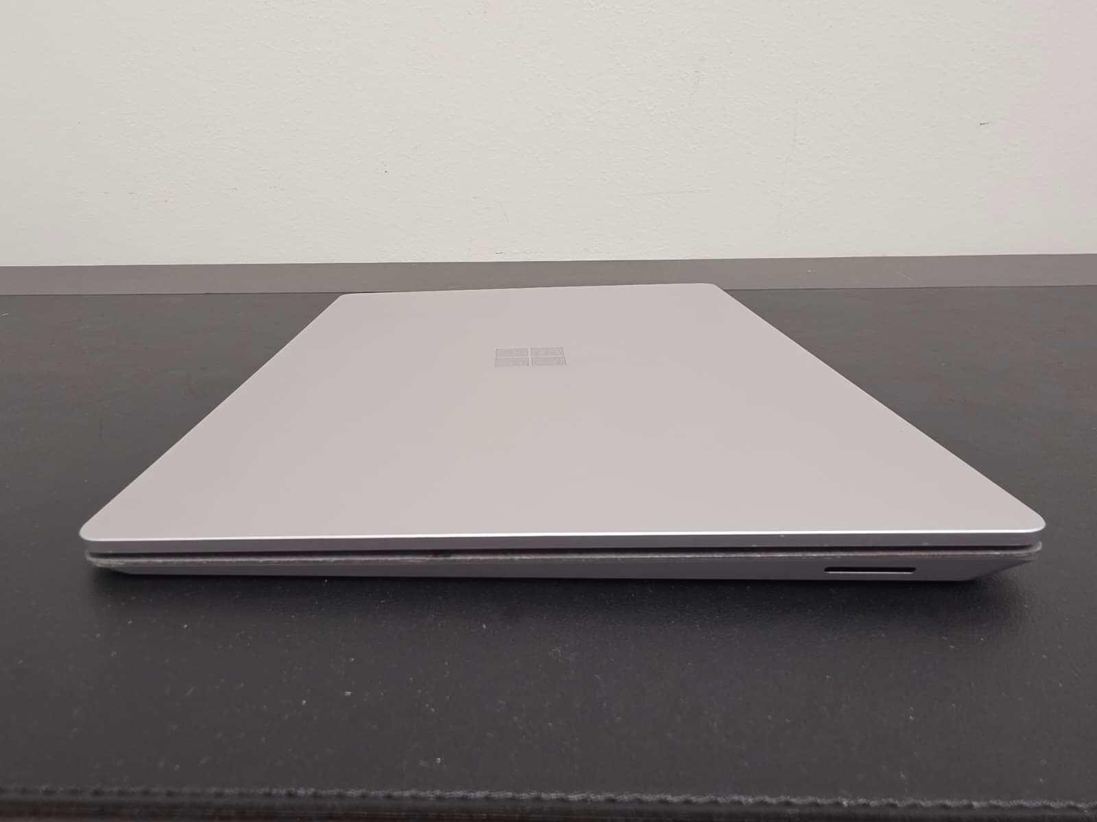 Microsoft Surface Laptop 4 13.5″ Ryzen 5-4680U 16GB Ram 256GB SSD Win 11 Pro