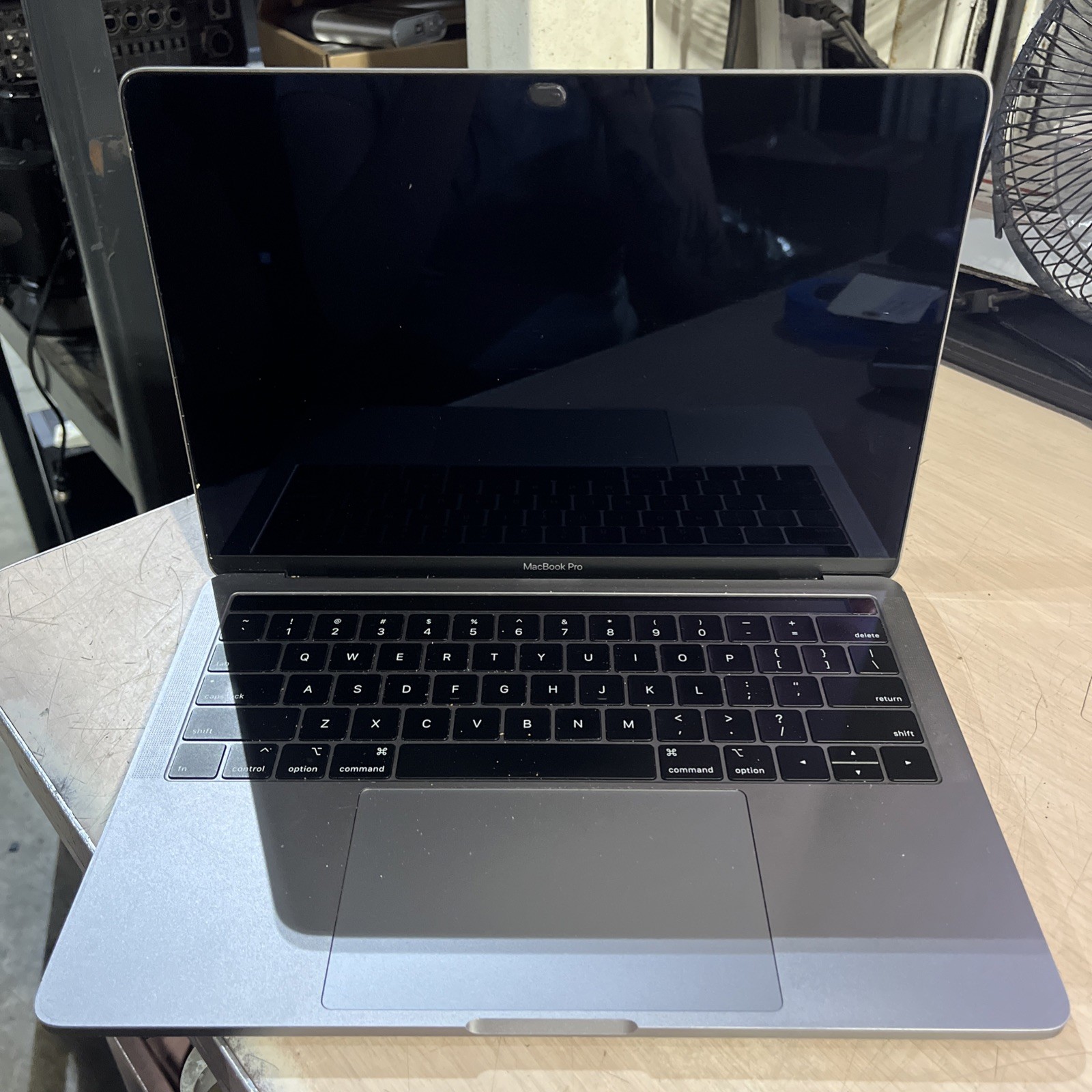 APPLE MACBOOK PRO 13′ TOUCH/2018 CORE I5-8259U 2.3GHZ 8GB RAM 256SSD