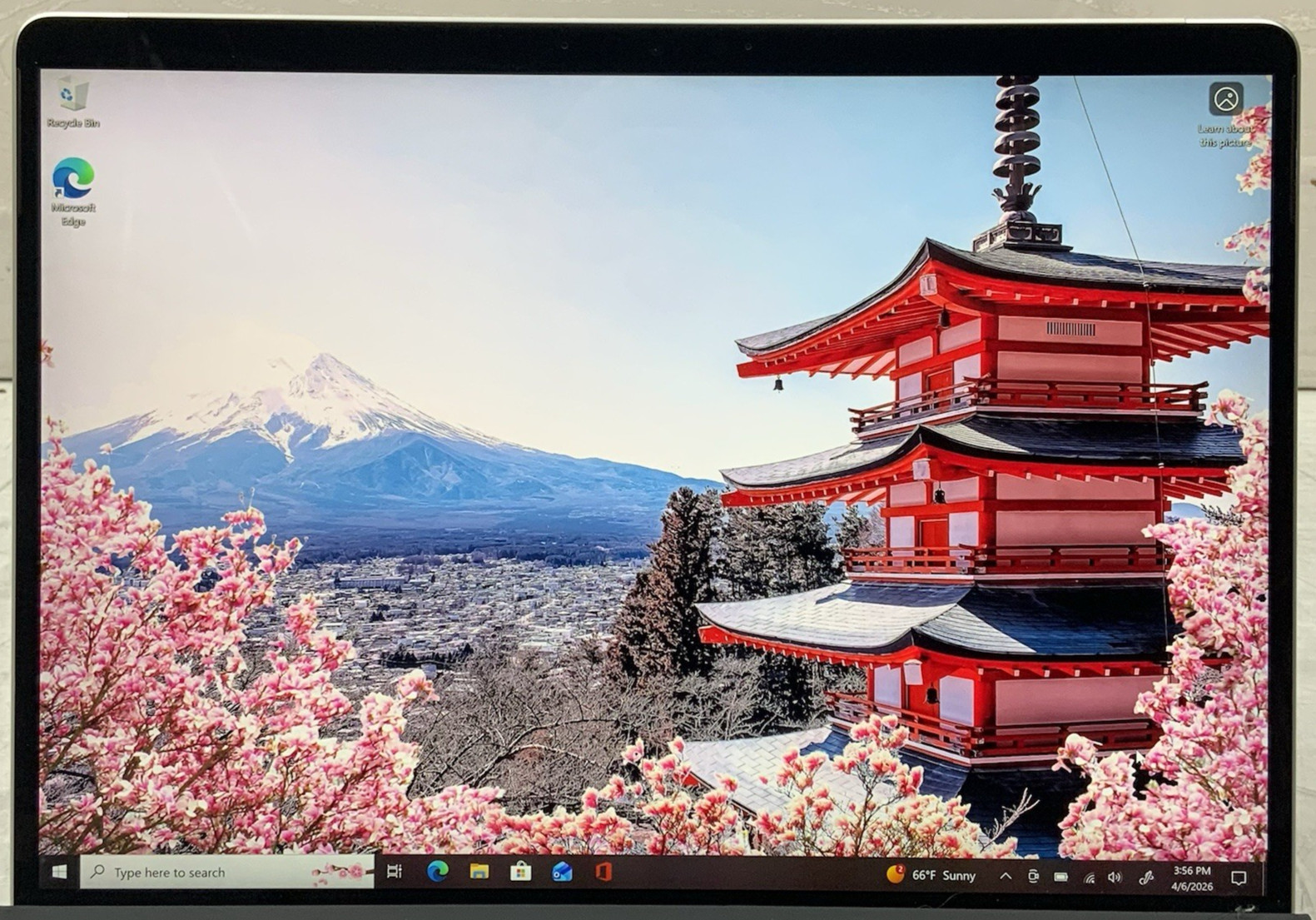 Microsoft Surface Pro 8 (1983) | Intel i7-1185G7 16GB DDR4 512GB SSD w/ Keyboard
