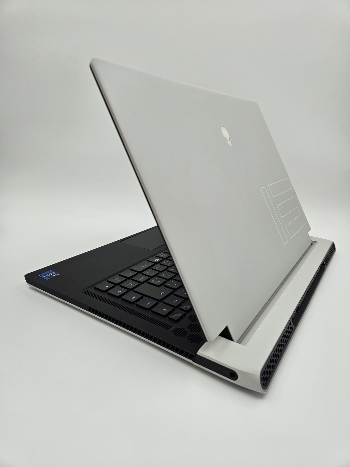 NVIDIA RTX 3080Ti Alienware X15 R2 Intel Core i9-12900H 16 Core 32GB 1TB SSD